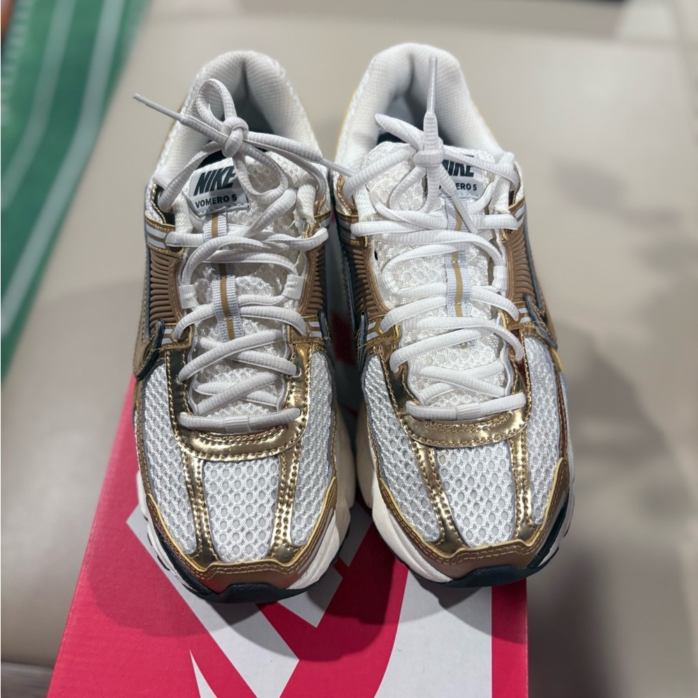 Nike Women Zoom Vomero 5 - Gold/White